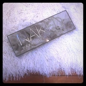 NWOT Urban Decay Smokey Palette